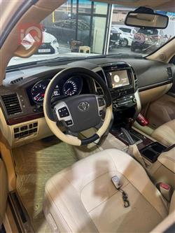 تۆیۆتا لاند کروزەر